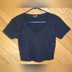 Fashion Nova Black Short Sleeved Medium V-Neck Crop Top